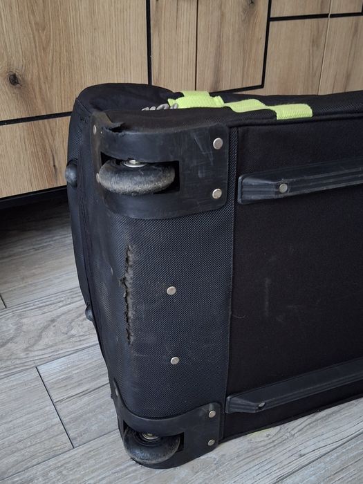 Duża torba podróżna typu walizka