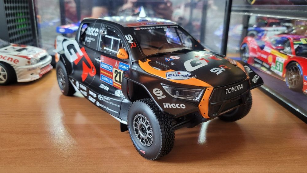 Toyota Hilux 1:18 Dakar ixo
