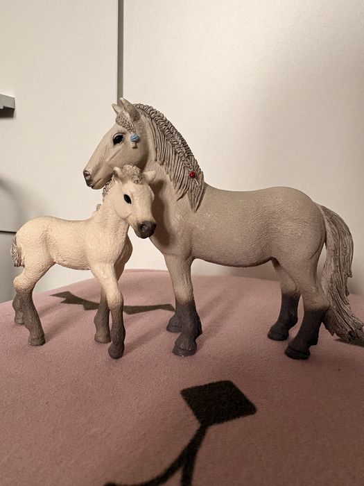 2 nowe figurki koni schleich