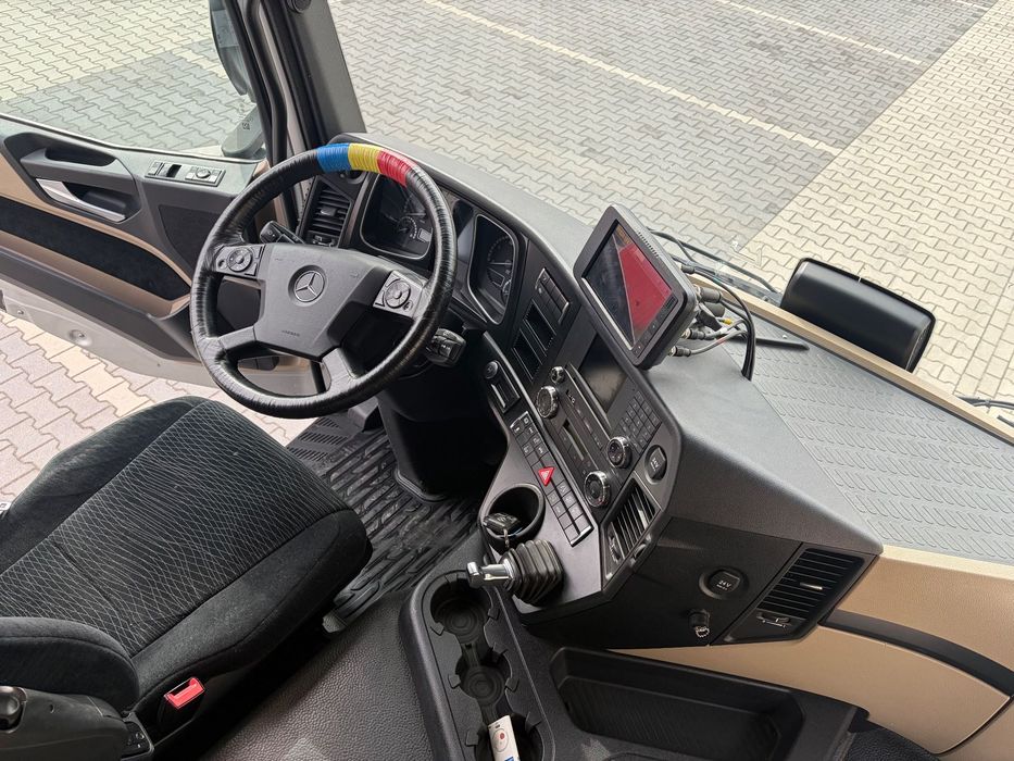 Mercedes-Benz Actros 2543  6x2 chłodnia izoterma winda