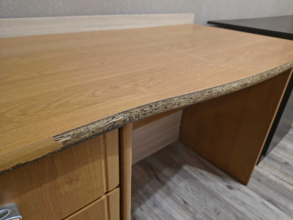 Стол письменный с одной тумбой