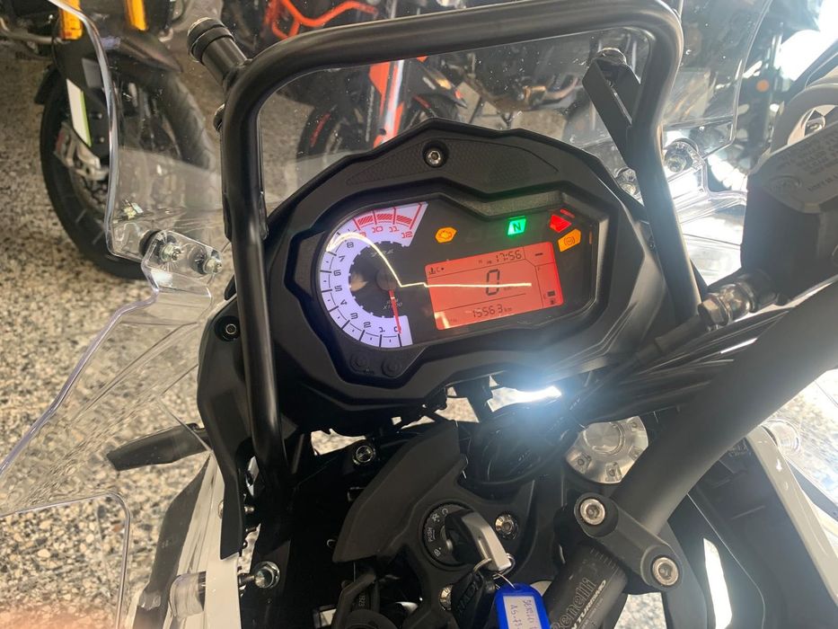 Benelli TRK 502 de 2022 optimo Estado, Kit Malas, Farois Auxiliares
