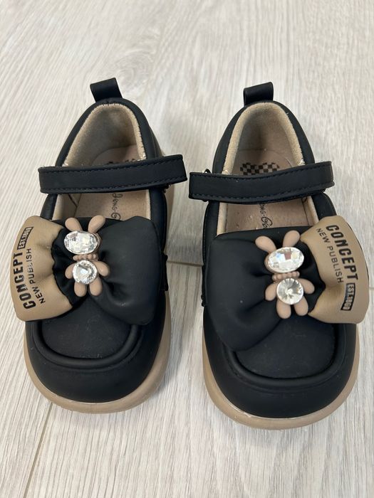 Нові туфлі для дівчинки 24 р.