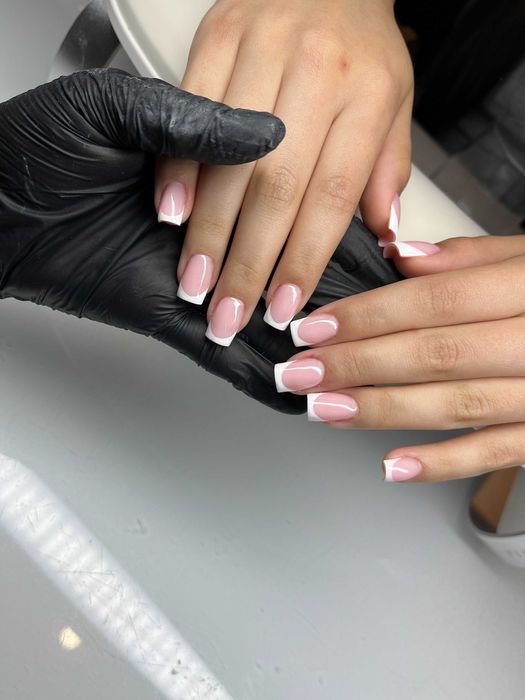 Manicure hybrydowy, żelowy, pedicure i brwi Kraków | Soft Touch Nails&Brows | Monte Cassino 6