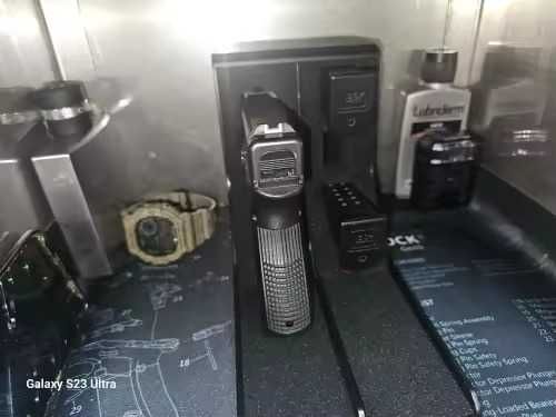 Uniwersalny organizer, stojak ochronny M-Twin na pistolet.