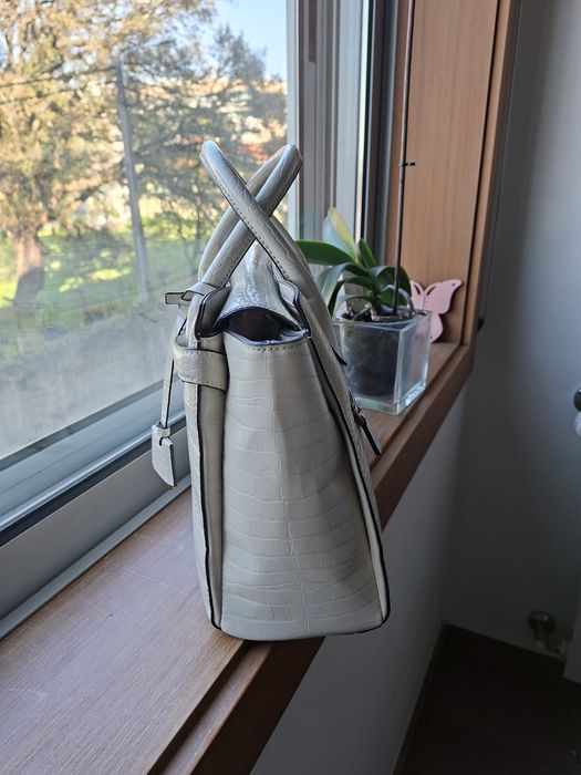 Carteira de mão Guess