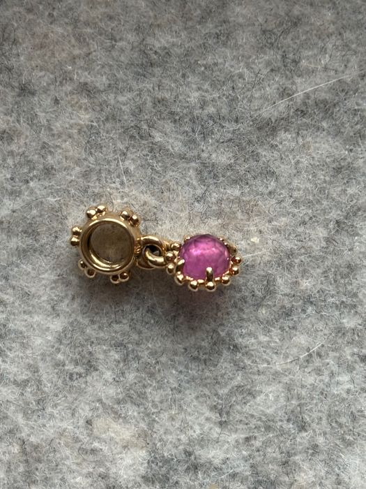 Szafirowe Słońce Pandora złoty charms