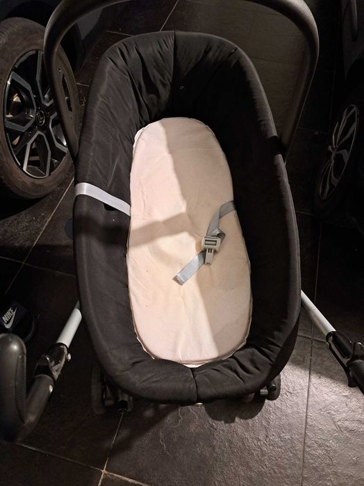 Carrinho, alcofa e ovo