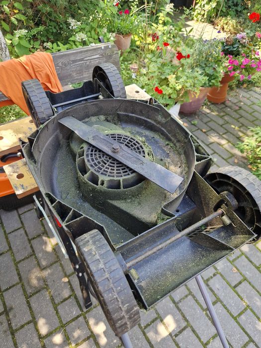 Kosiarka elektryczna Black+Decker - uszkodzona
