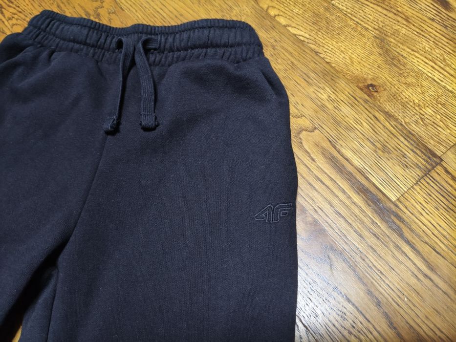 Гарні штани з бірками 4F на хлопця зріст 134-143