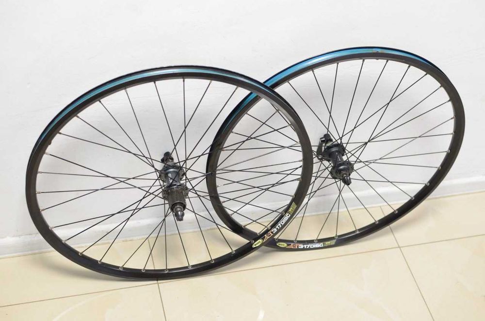 26" колеса Mavic / Shimano SLX, під дискові гальма, втулки Shimano SLX M665, барабан 8+ швидкостей на 4 собачках, вага 972 + 1191 г