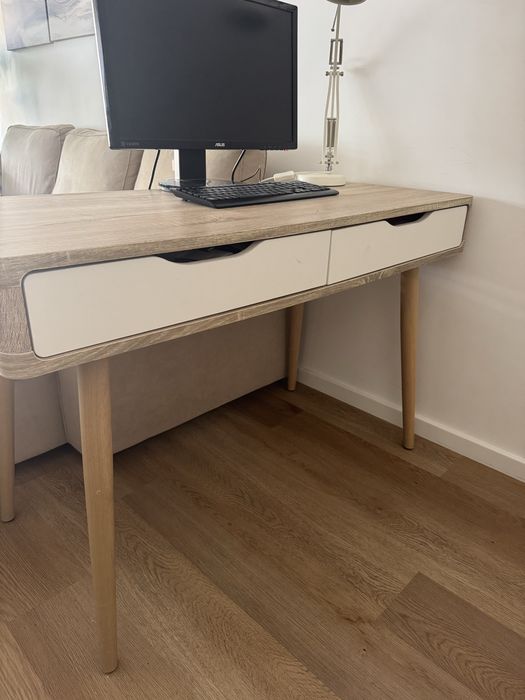 Secretária Moderna de Madeira (120x55 cm) – Como Nova! (Lisboa)