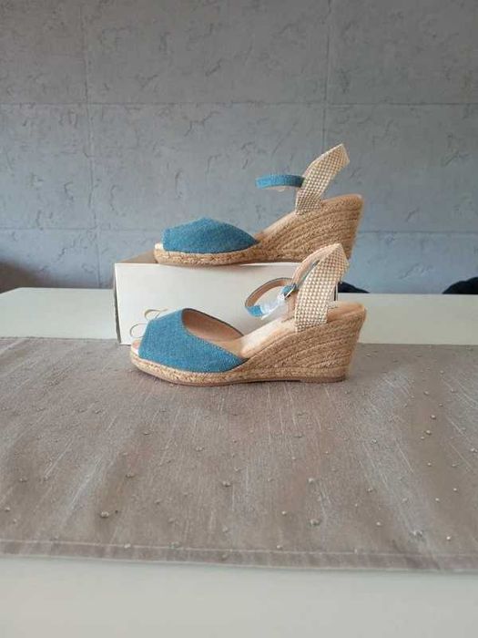 Sandały typu espadryle na koturnie r 36
