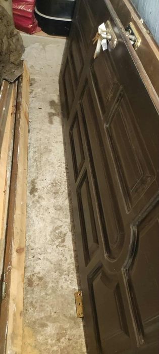 Продам добротні вхідні дерев'яні двері