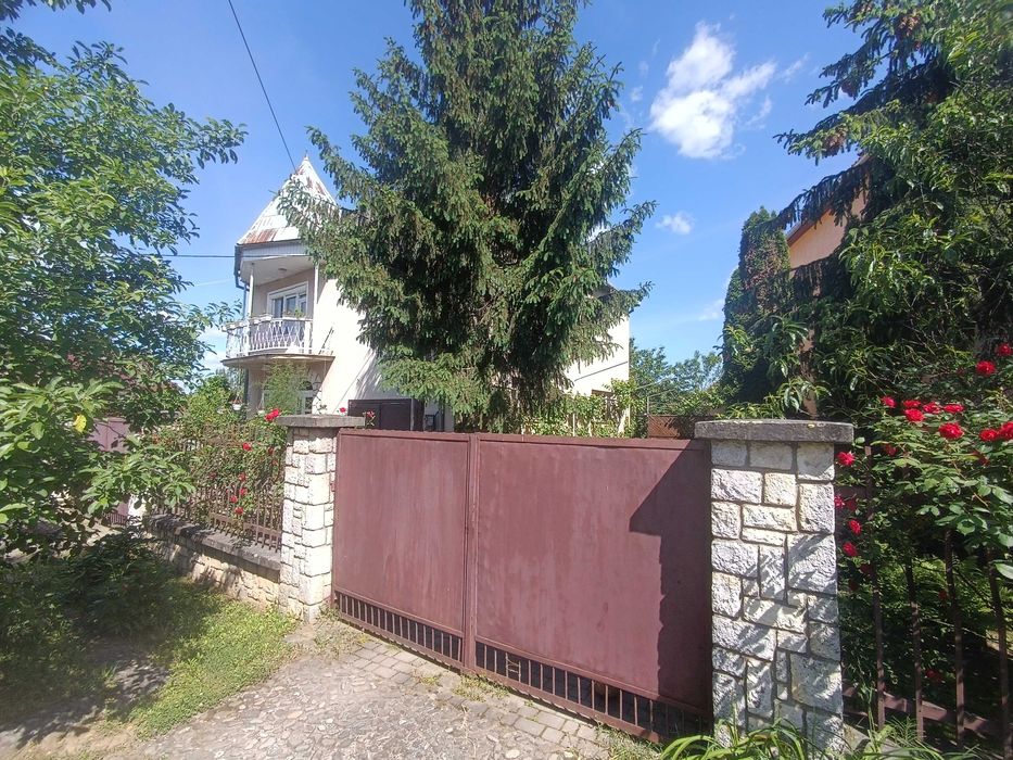 ПРОДАЖ 2-х поверхового цегляного будинку 1990-х у Берегові, жилий стан