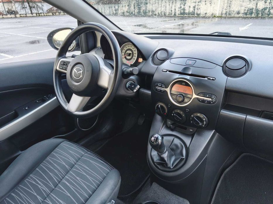 Mazda 2 100.000km como novo