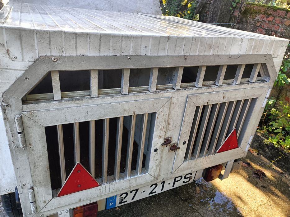 Atrelado caça 2 compartimentos