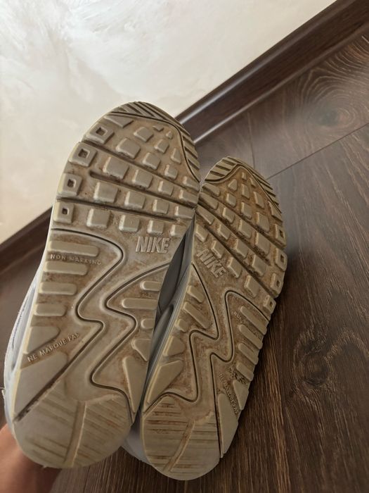 Жіночі кросівки Nike Air Max 90