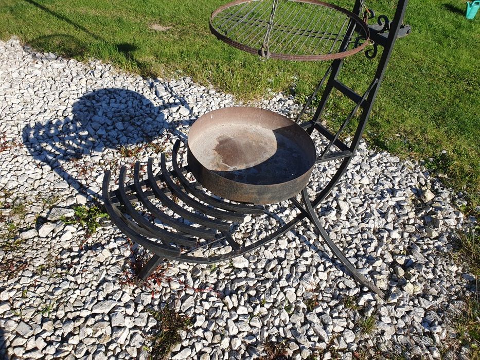 Grill wysoki 205 cm stacjonarny. Regulowany ruszt