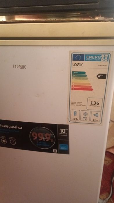 Міні холодильник LOGIK 100л