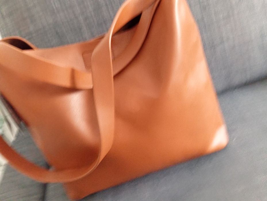 Nova bolsa de couro feminina de marca de designer independente. Por fa