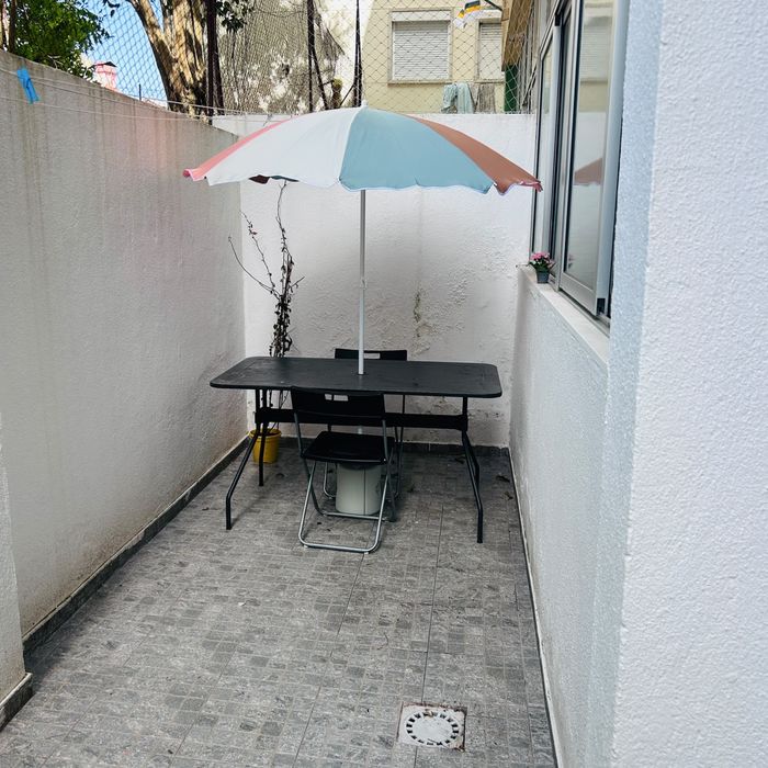 Quarto para Arrendar em Benfica – 550 C/ despesas