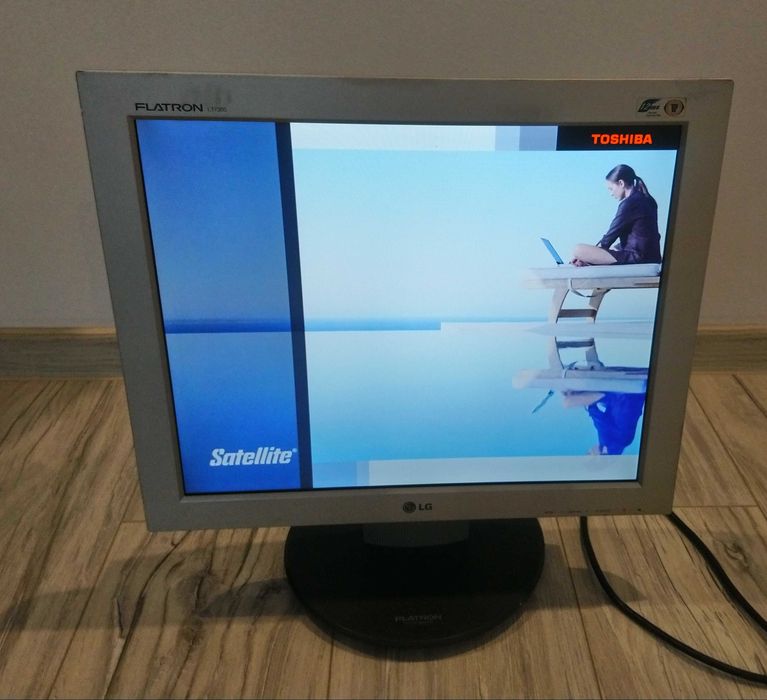 Monitor 17 cali LG L17MS-P | SPRAWNY | Kable: Zasilający + VGA