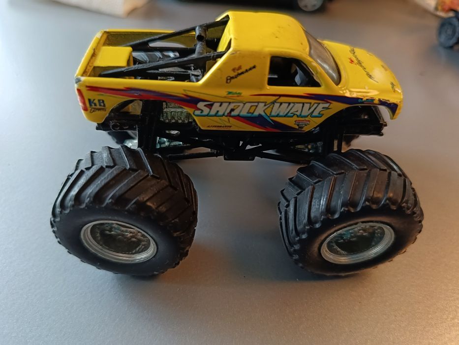 Shockwave Mattel hot wheels monster jam hevy