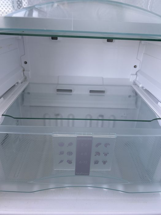 Морозильна камера вбудована