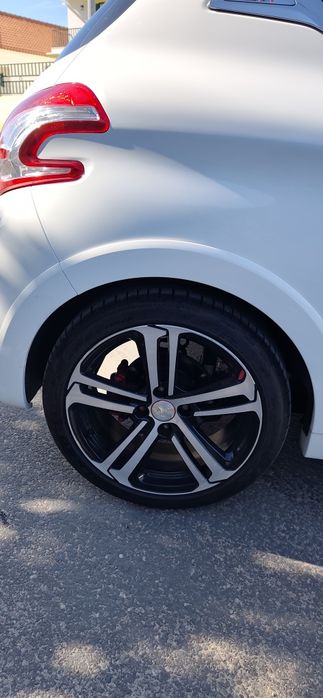 Peugeot 208 GTI full extras