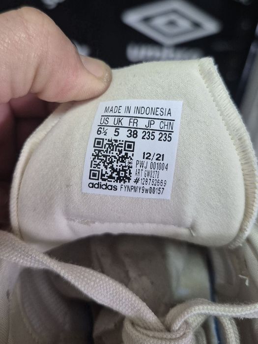 Жіночі кросівки Adidas Retropy F2(Оригінал)38-23,5 і 38,5-24см