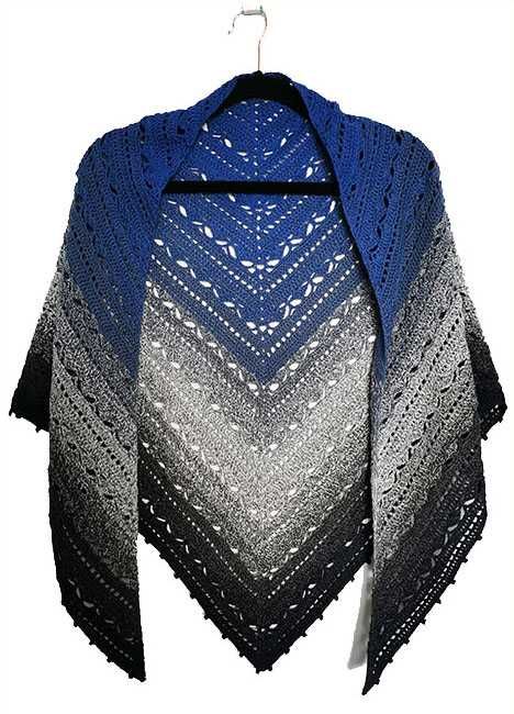 Chusta szydełkowa ombre niebiesko-szara, elegancka i efektowna