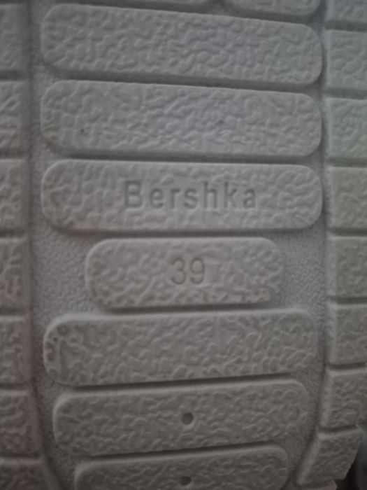 ЗНИЖКА! Кросівки Bershka білі | Нові | Розмір 39