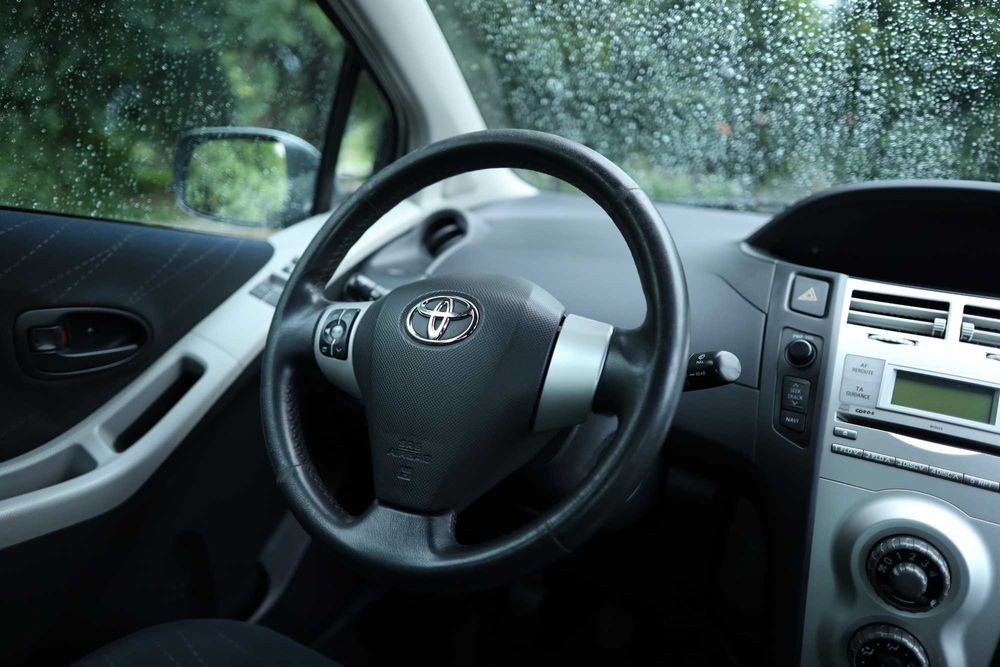Toyota Yaris 1.0 Gasolina 5p - 12/2006 - 163mil kms