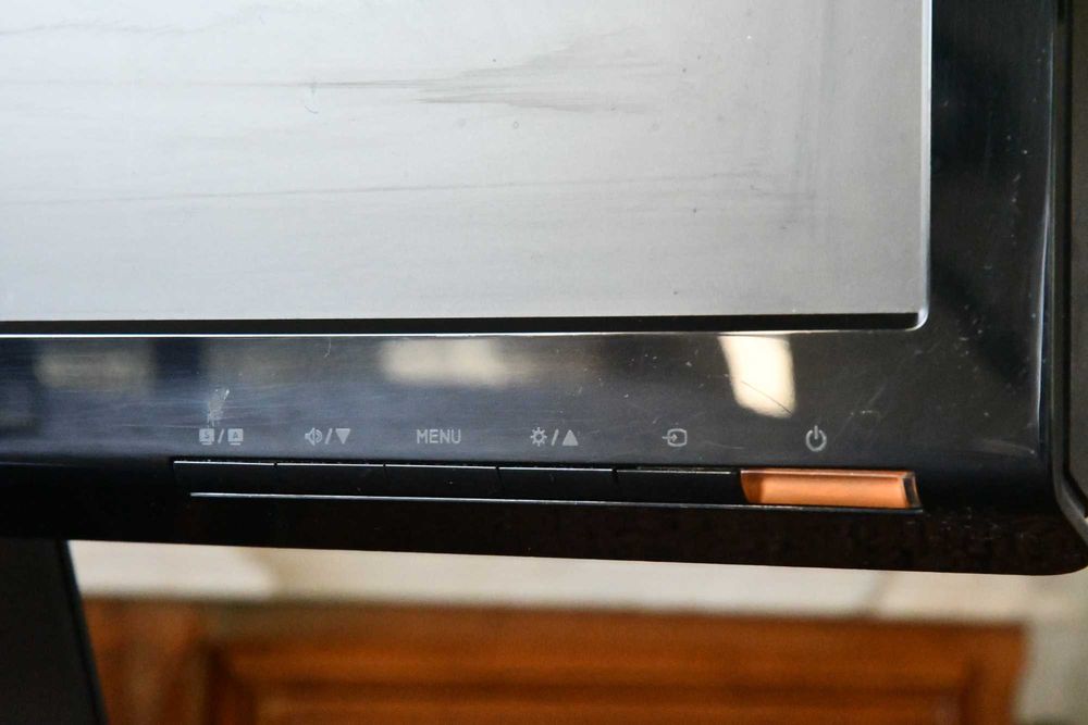 ASUS VH232 23" LCD Monitor with DVI, VGA and Audio, FULL HD64409385393410122