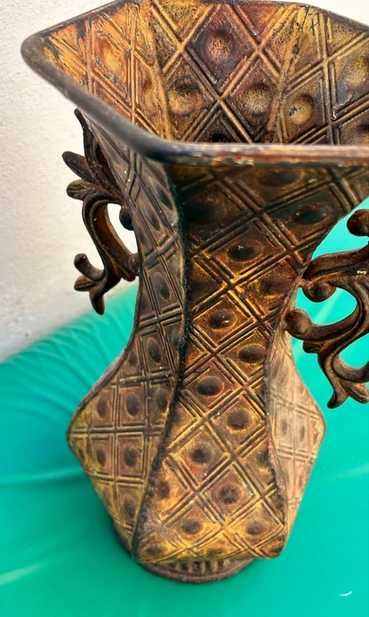 Jarra antiga de metal