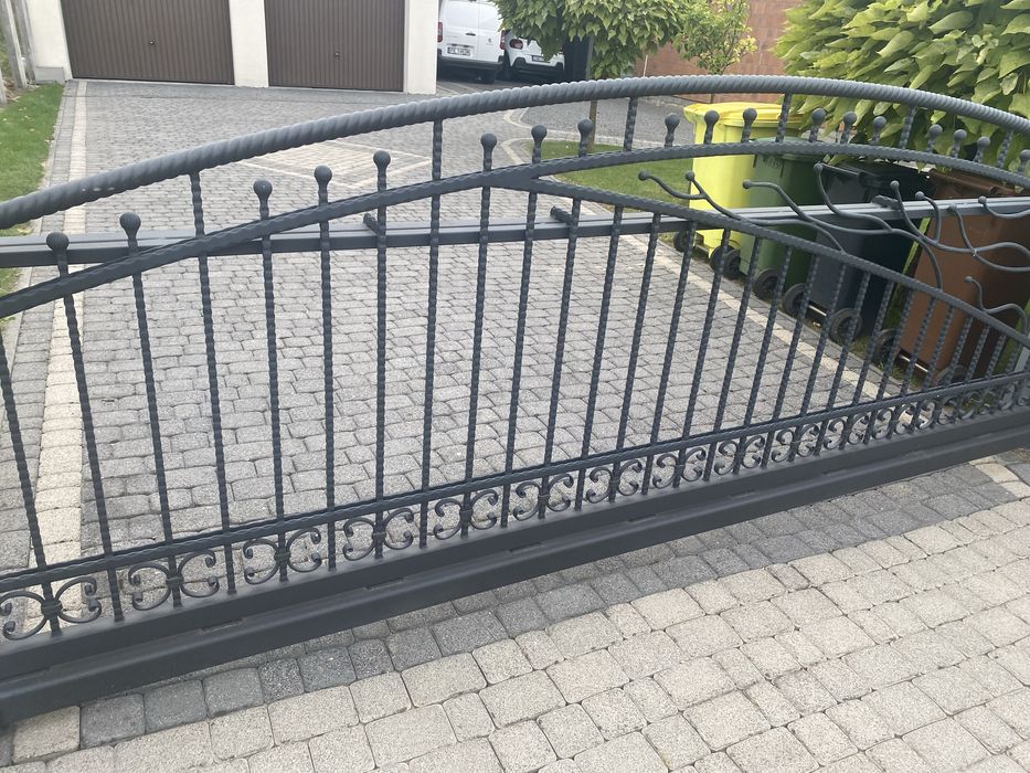 Elementy bramy kutej i furtki masywne