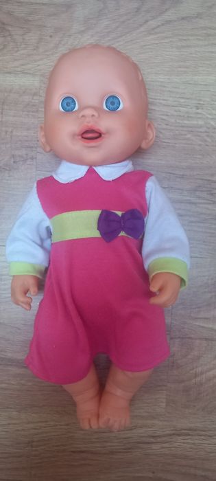 Boneco que mete a língua para fora e faz sons