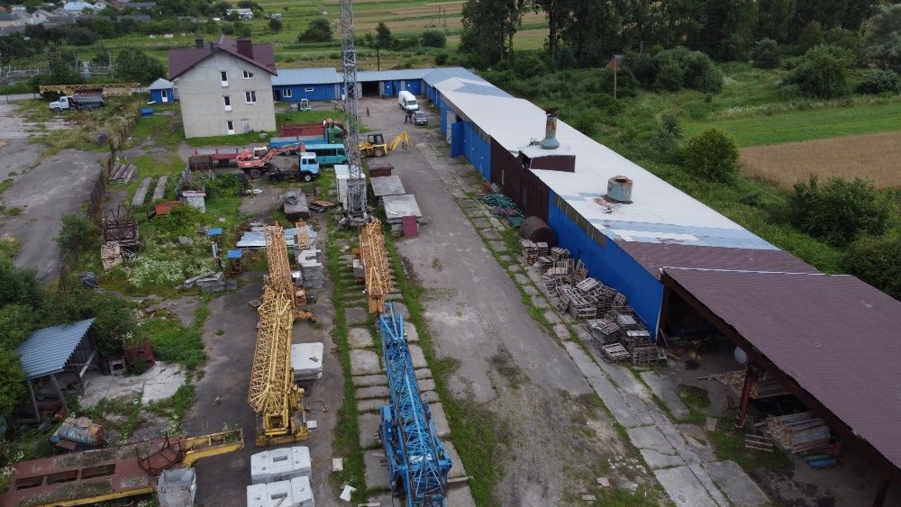 Будинок 467 м2 та склади 1500 м2