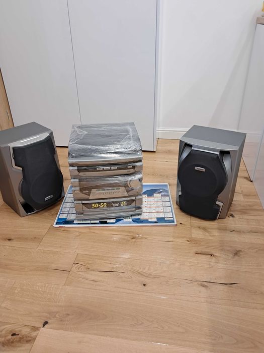 Gramofon z Magnetofonem i kolumnami