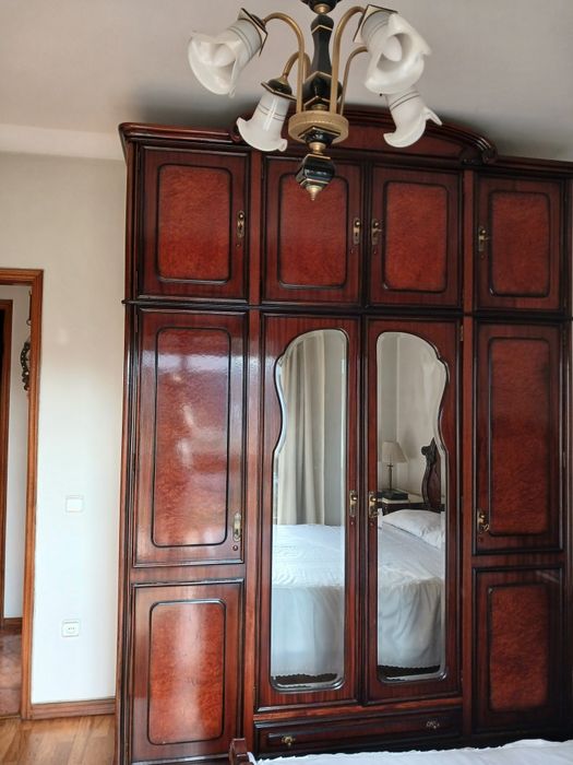 Quarto completo com cama elevatória como as hospitalares
