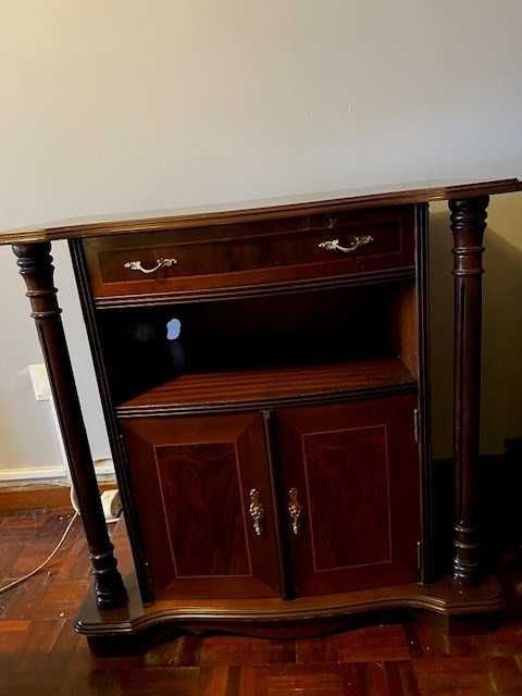 Mesinha de Televisão em madeira