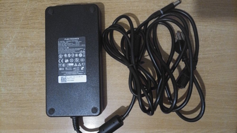 Блок питания, зарядное 19,5V 12,3A  7.4x5.0 Dell (Flextronics)