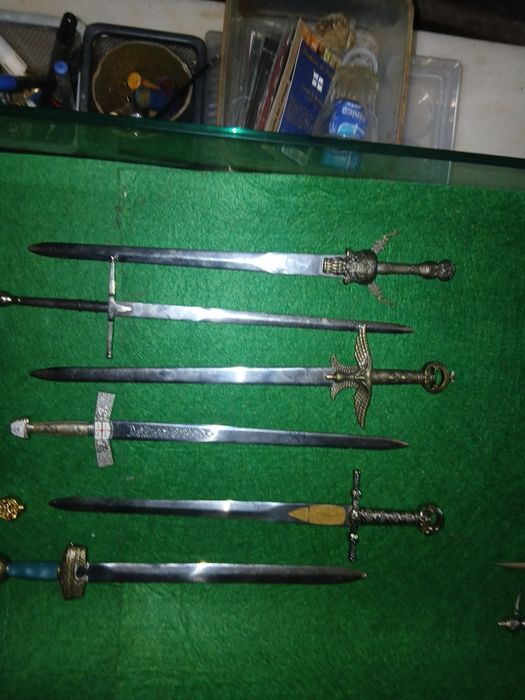 Colecao 20 Espada minitura por 200 €