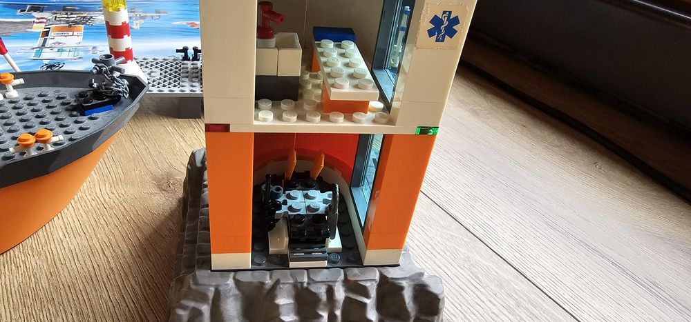 Lego łódź patrolowa baza bazy straży przybrzeżnej  7739 klocki