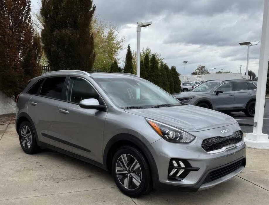 Kia Niro LXS      2022