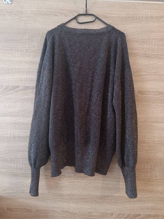 Damski czarny sweter elegancki ze srebrną nicią