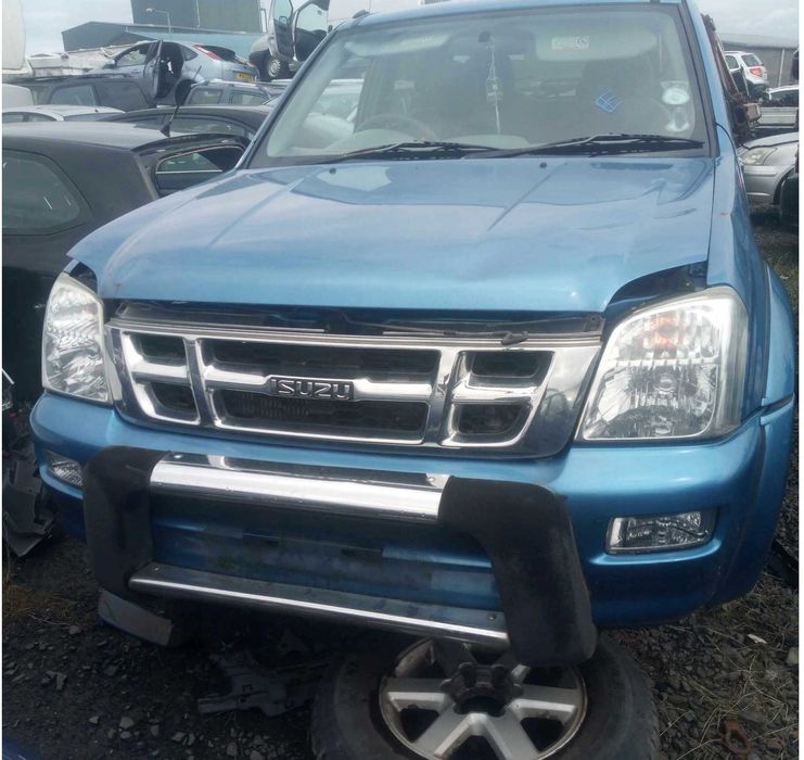 ISUZU D-MAX Бампер бу разборка