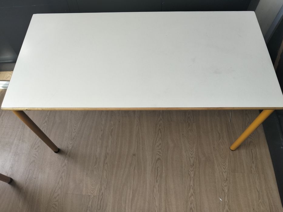 Conjunto de 3 mesas e 8 cadeiras infantis