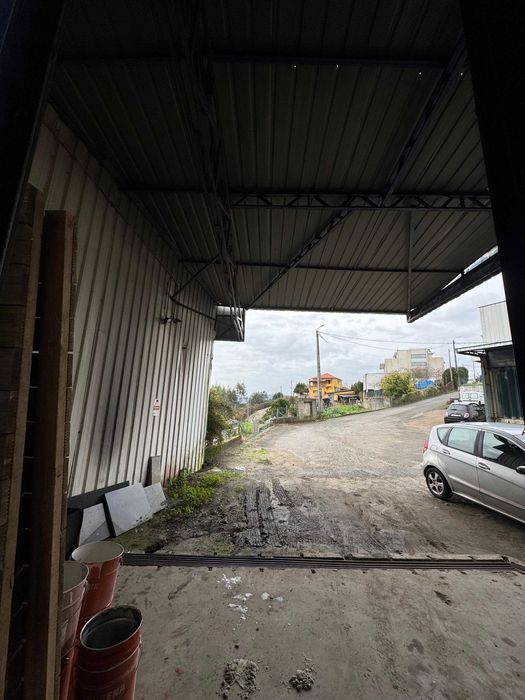 Arrendamento | Armazém 1000m² | Foz do Sousa – Gondomar